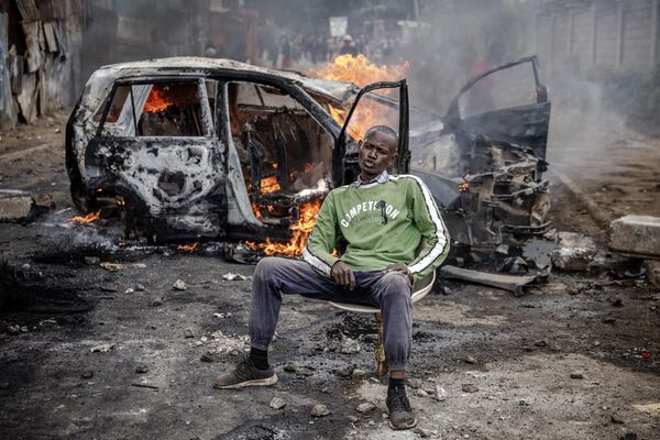 Muhalif Azimio koalisyonunun başkent Nairobi, Mombasa ile Kisumu&#x27;da başlattığı ve 3 gün sürmesi planlanan gösterilerde, polis ve göstericiler çatıştı.  Çok sayıda kişiyi gözaltına alan polis, yolları kapatanlara biber gazıyla müdahale etti. - Sputnik Türkiye