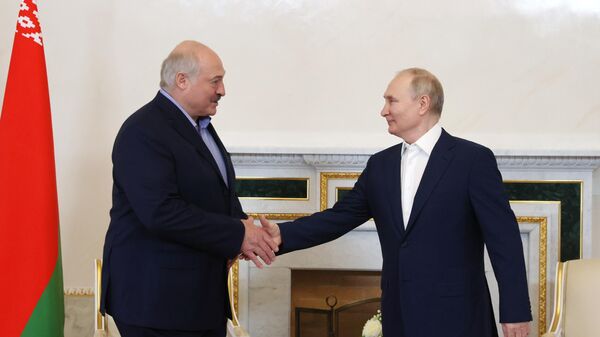 Aleksandr Lukaşenko- Vladimir Putin - Sputnik Türkiye