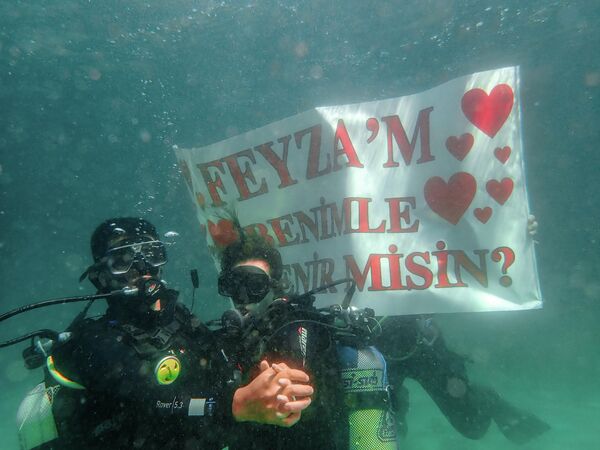 Su altında evlilik teklifi - Sputnik Türkiye