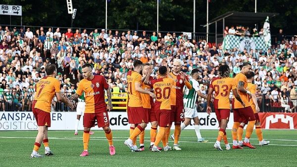 Galatasaray, UEFA Şampiyonlar Ligi 2. Eleme Turu ilk maçında Litvanya temsilcisi Zalgiris ile deplasmanda 2-2 berabere kaldı. - Sputnik Türkiye