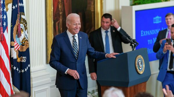 Başkan Joe Biden, Beyaz Saray'da, ABD'deki zihinsel sağlık krizini çözmekle ilgili konuşurken - Sputnik Türkiye
