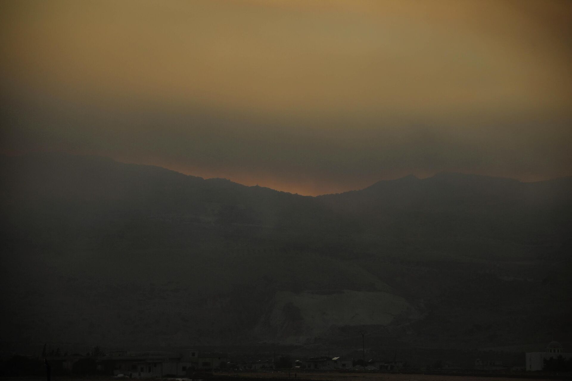 Suriye'nin kuzeybatısındaki Lazkiye'de orman yangınları 3 gündür sürüyor
 - Sputnik Türkiye, 1920, 27.07.2023