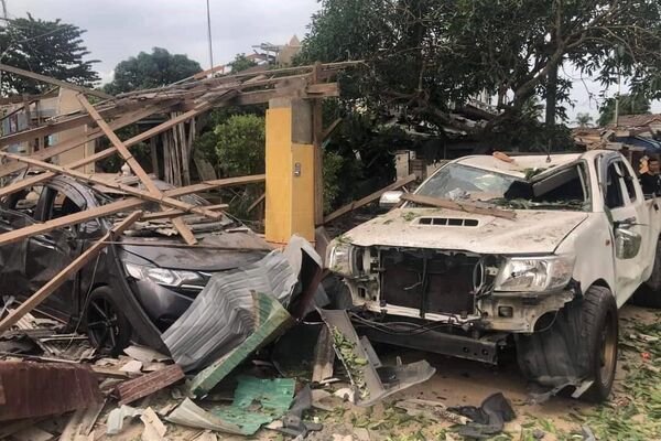 Tayland’ın Narathiwat eyaletinde havai fişek deposunda patlama meydana geldi. Malezya sınırındaki Sungai Kolok kasabasında yerel saatle 15.00 sıralarında meydana gelen patlamada 9 kişinin hayatını kaybettiği, 115’den fazla kişinin ise yaralandığı belirtildi.  - Sputnik Türkiye