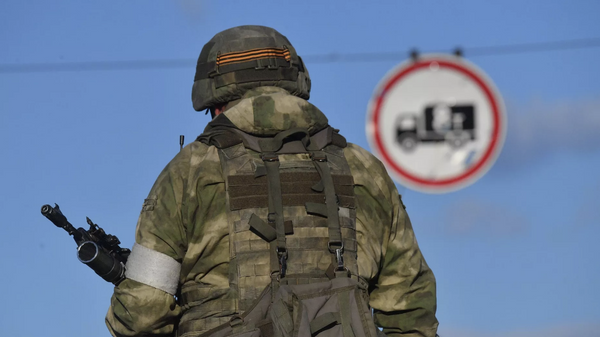 Ukrayna ordusunun Donetsk'e fırlattığı top mermisi otobüsün yanına isabet etti: 2 ölü - Sputnik Türkiye