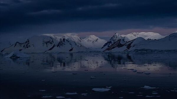 Antarktika'da Arjantin büyüklüğünde deniz buzu eridi - Sputnik Türkiye