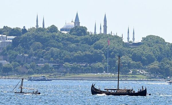 Viking yelkenlisi Boğaz'a demir attı - Sputnik Türkiye