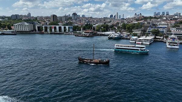 Viking yelkenlisi Boğaz'a demir attı - Sputnik Türkiye