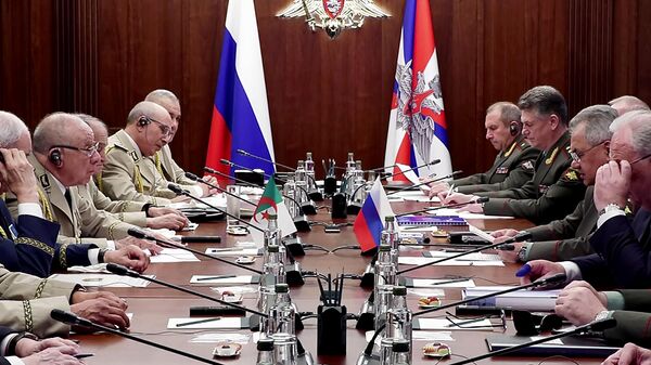 Министр обороны РФ провел переговоры с начальником штаба Национальной народной армии Алжира - Sputnik Türkiye