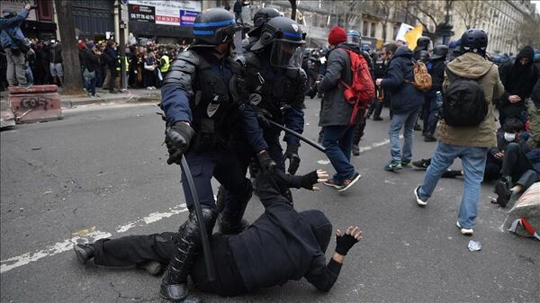 Fransa'da polis şiddeti - Sputnik Türkiye