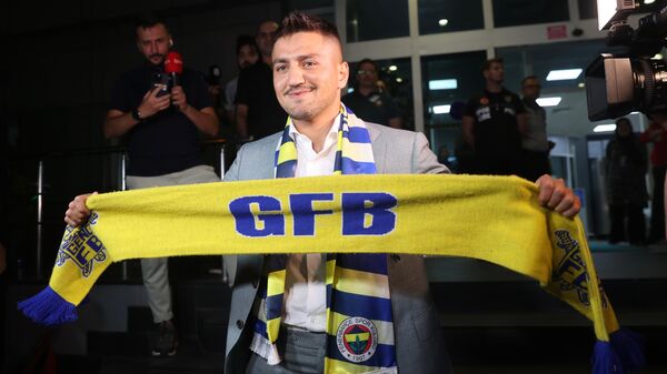 Fenerbahçe'nin transferi için prensip anlaşmasına vardığı futbolcu Cengiz Ünder - Sputnik Türkiye