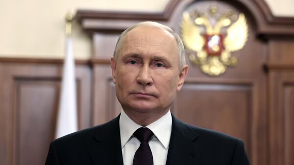 Президент РФ В. Путин поздравил россиян с Днём государственного флага России - Sputnik Türkiye