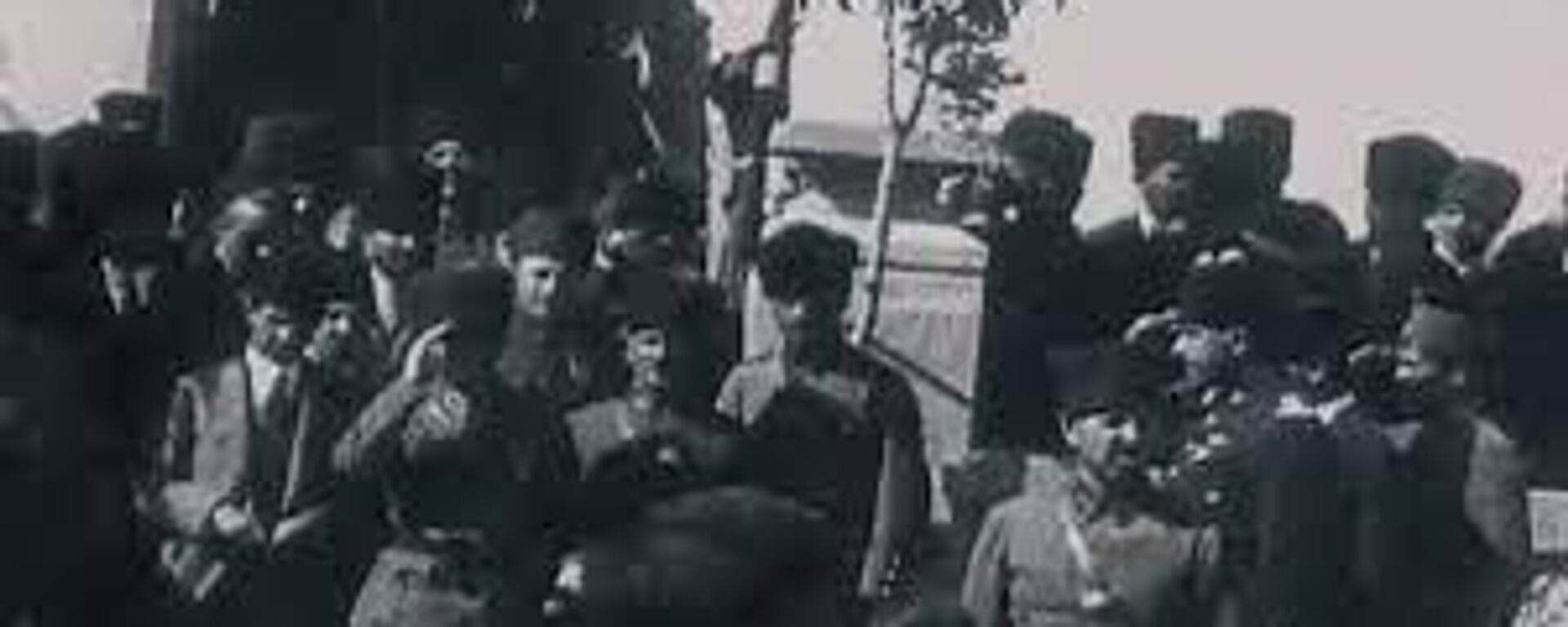 Bakan Ersoy, Atatürk'ün büyük zafer sonrası TBMM ziyaretinden nadir görüntüleri paylaştı - Sputnik Türkiye, 1920, 30.08.2023