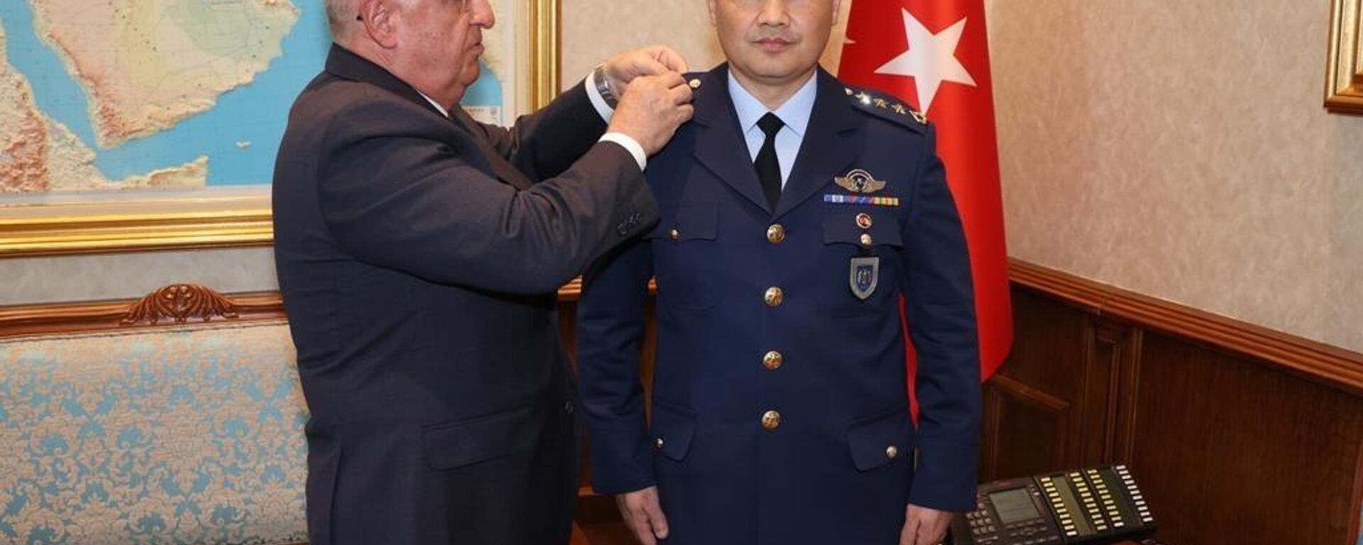 Milli Savunma Bakanı Yaşar Güler, uzaya gidecek ilk Türk Hava Kuvvetleri personeli Pilot Albay Alper Gezeravcı'yı kabul etti. - Sputnik Türkiye, 1920, 01.09.2023