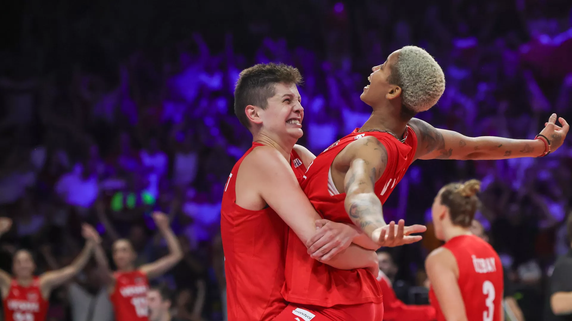 2023 CEV Avrupa Şampiyonası'nın finalinde Sırbistan'ı 3-2 yenen Türkiye A Milli Kadın Voleybol Takımı, tarihinde ilk kez şampiyon oldu.