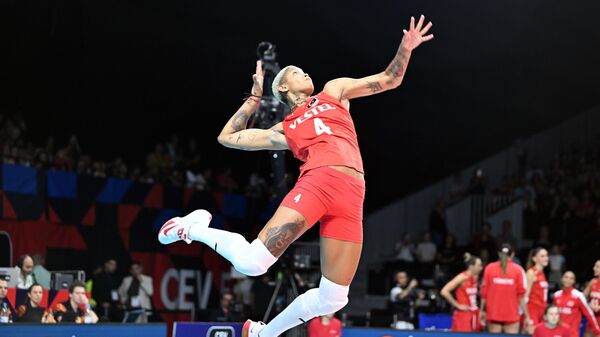 2023 CEV Avrupa Şampiyonası son 16 turunda A Milli Kadın Voleybol Takımı, Belçika ile Brüksel Expo’da karşılaştı. Milli voleybolcu Vargas, karşılaşmada forma giydi.  - Sputnik Türkiye