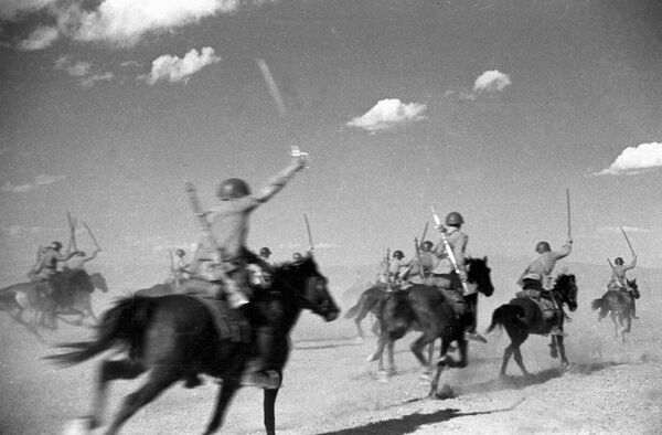 4-й гвардейский корпус во время Донбасской наступательной операции, август 1943 - Sputnik Türkiye