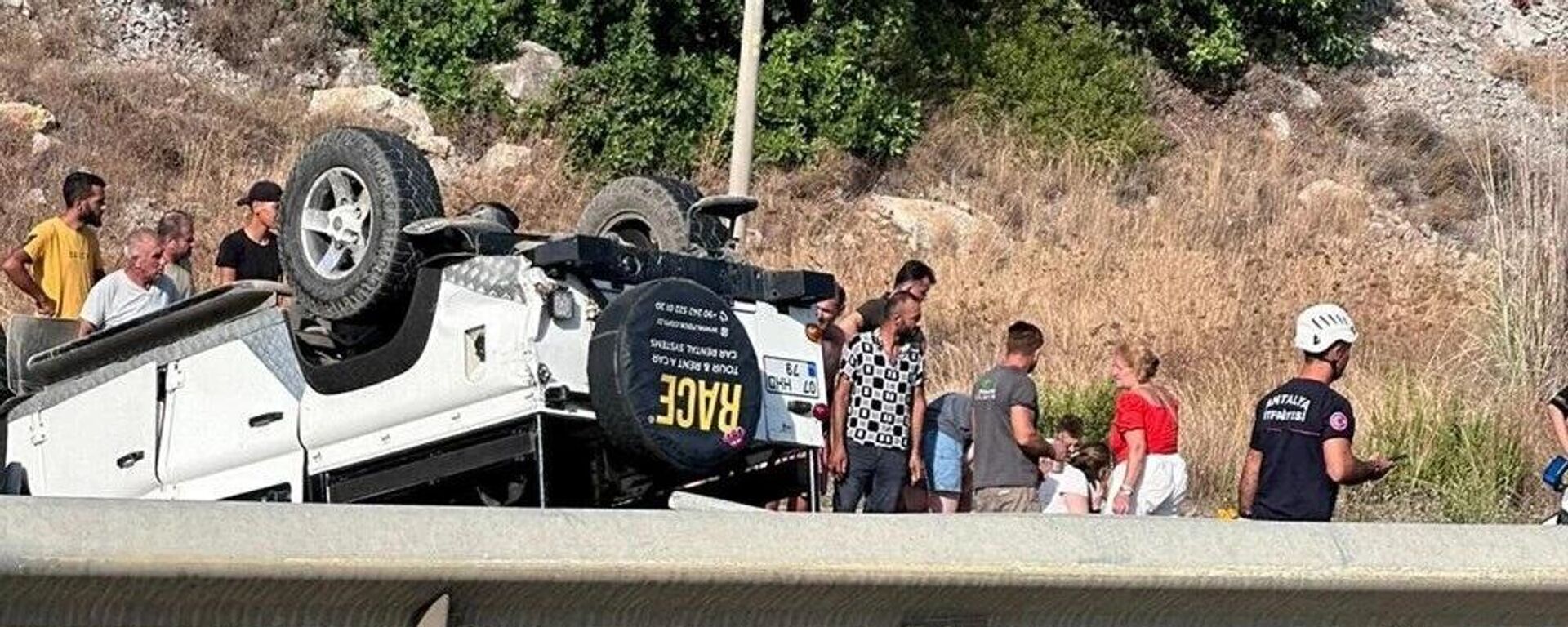 Antalya'da saferi aracı kaza yaptı: 1 ölü, 9 yaralandı - Sputnik Türkiye, 1920, 08.09.2023