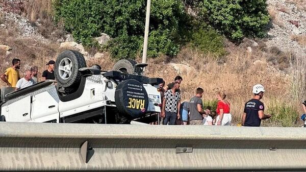Antalya'da saferi aracı kaza yaptı: 1 ölü, 9 yaralandı - Sputnik Türkiye