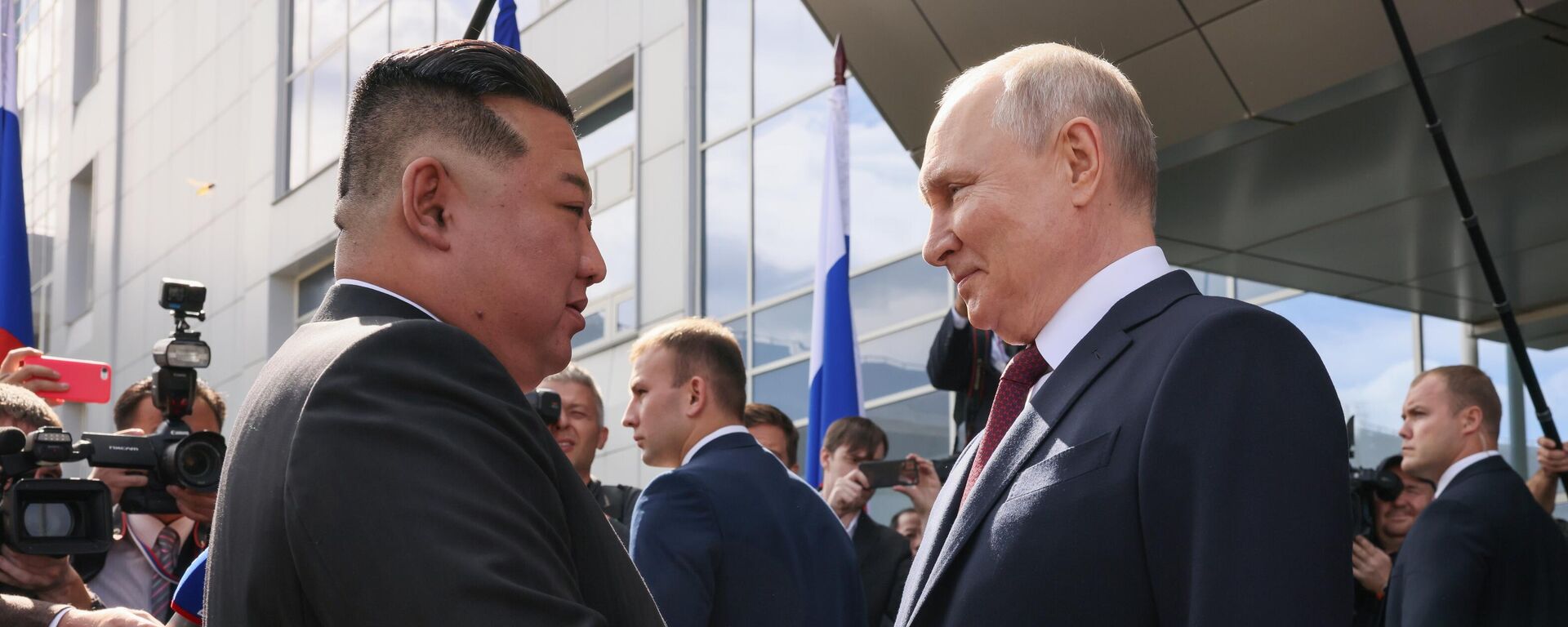 Rusya Devlet Başkanı Vladimir Putin ve Kuzey Kore lideri  Kim Yong-un Vostoçnıy Uzay Üssü'nde bir araya geldi. - Sputnik Türkiye, 1920, 14.09.2023