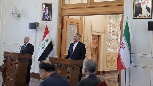 Irak Dışişleri Bakanı Fuad Hüseyin (solda), İran'a gerçekleştirdiği resmi ziyaret kapsamında İranlı mevkidaşı Hüseyin Emir Abdullahiyan (sağda) ile başkent Tahran'da bir araya geldi.
 - Sputnik Türkiye