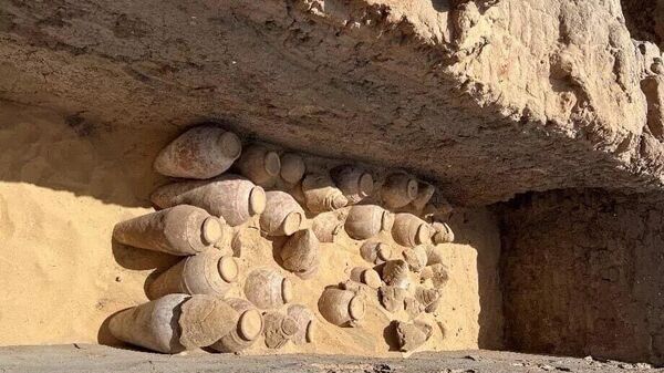 Mısır'da arkeologlar 5 bin yıllık şarap içeren testiler keşfetti - Sputnik Türkiye