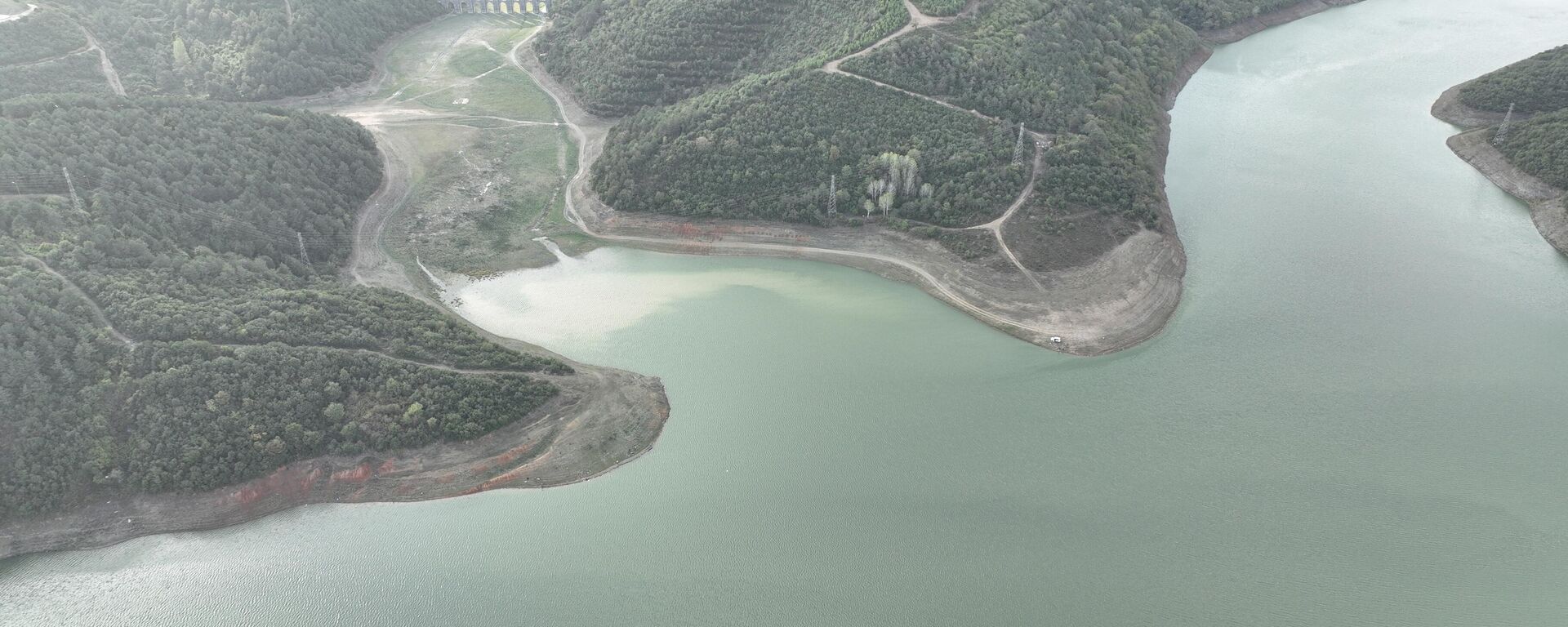 Sağanağın  en olumlu etkilediği baraj Alibey oldu. 5 gün önce yüzde 16,06 doluluk  oranına sahip Alibey Barajı yağışlarda 3 milyon metreküp su aldı.  Barajın doluluk oranı yüzde 8,82 artarak 24,88'e çıktı. - Sputnik Türkiye, 1920, 21.10.2023