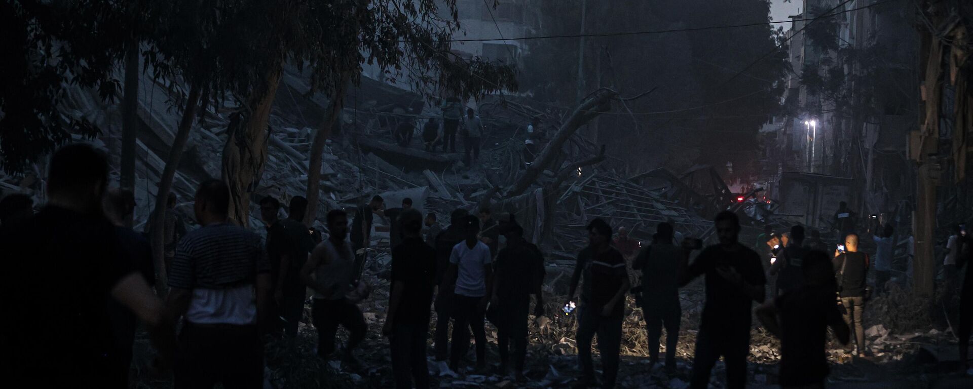 Hamas'ın silahlı kanadı İzzeddin el-Kassam Tugayları, sabah İsrail'e Aksa Tufanı isimli kapsamlı bir saldırı başlattığını duyurdu. Yaşanan saldırı ve çatışmaların ardından İsrail savaş uçakları, Gazze Şeridi'nde bulunan Burc Filistin alışveriş merkezine hava saldırısı düzenledi. Saldırı sonucu, Burc Filistin merkezi ve çevresinde binalar yıkıldı.
 - Sputnik Türkiye, 1920, 24.12.2023