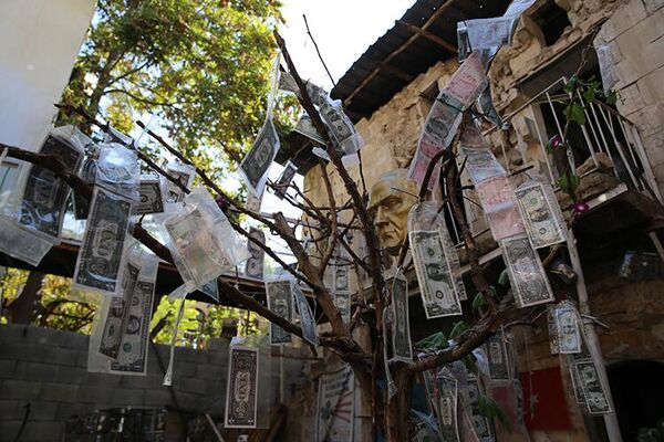 Öğrenci ve öğretmenlere müzeyi ücretsiz gezme imkanı sunan Kaplan, müzenin ihtiyaçlarını gidermek için ziyaretçilerden gönüllülük esasına göre 15 lira talep ediyor. - Sputnik Türkiye