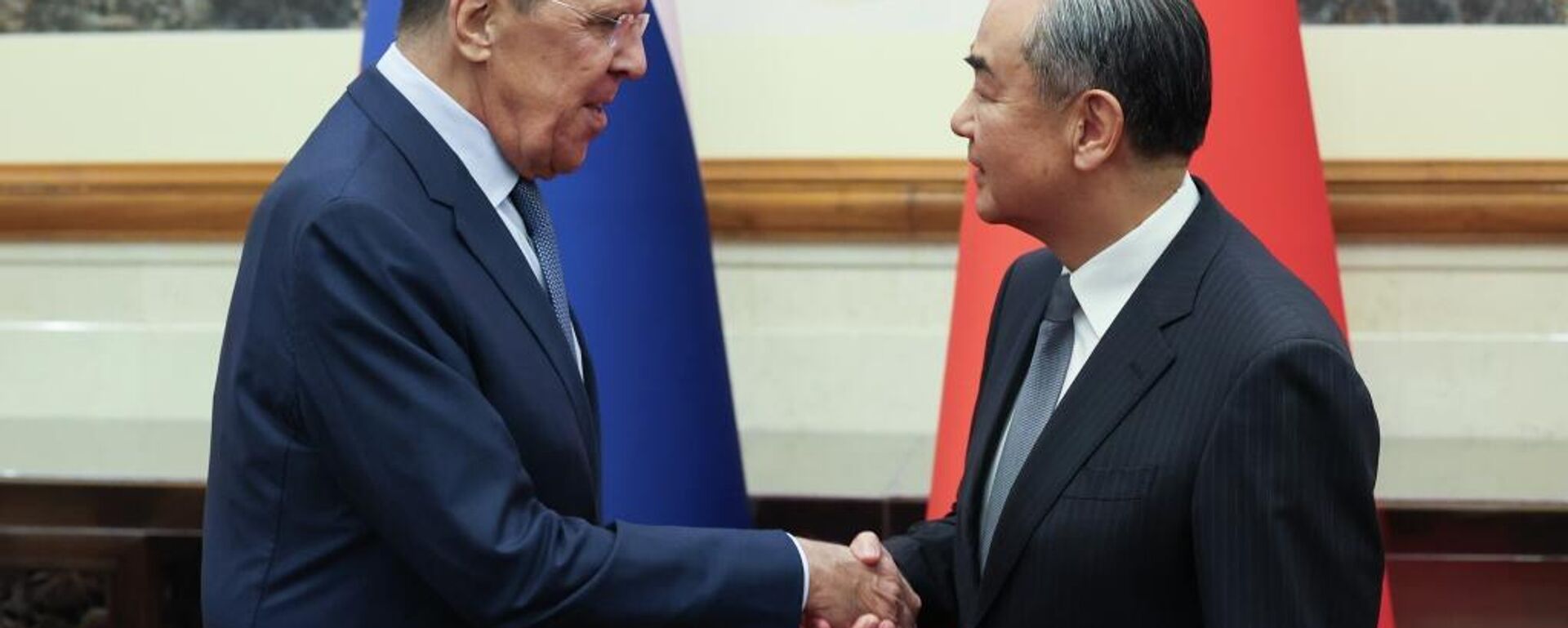 Rusya Dışişleri Bakanı Sergey Lavrov, Çin Dışişleri Bakanı Vang Yi - Sputnik Türkiye, 1920, 14.04.2026