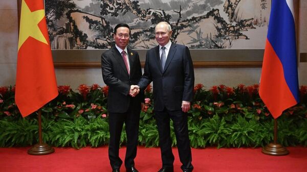 Rusya Putin Çin'de Vietnam Sosyalist Cumhuriyeti Cumhurbaşkanı Vo Van Thuong - Sputnik Türkiye