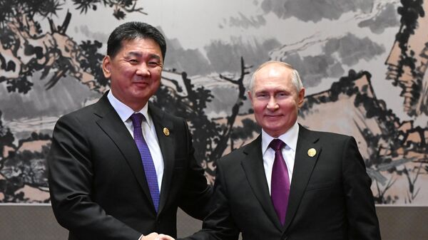 Rusya Devlet Başkanı Vladimir Putin, Moğolistan Devlet Başkanı Uhnaagiyn Hürelsüh - Sputnik Türkiye