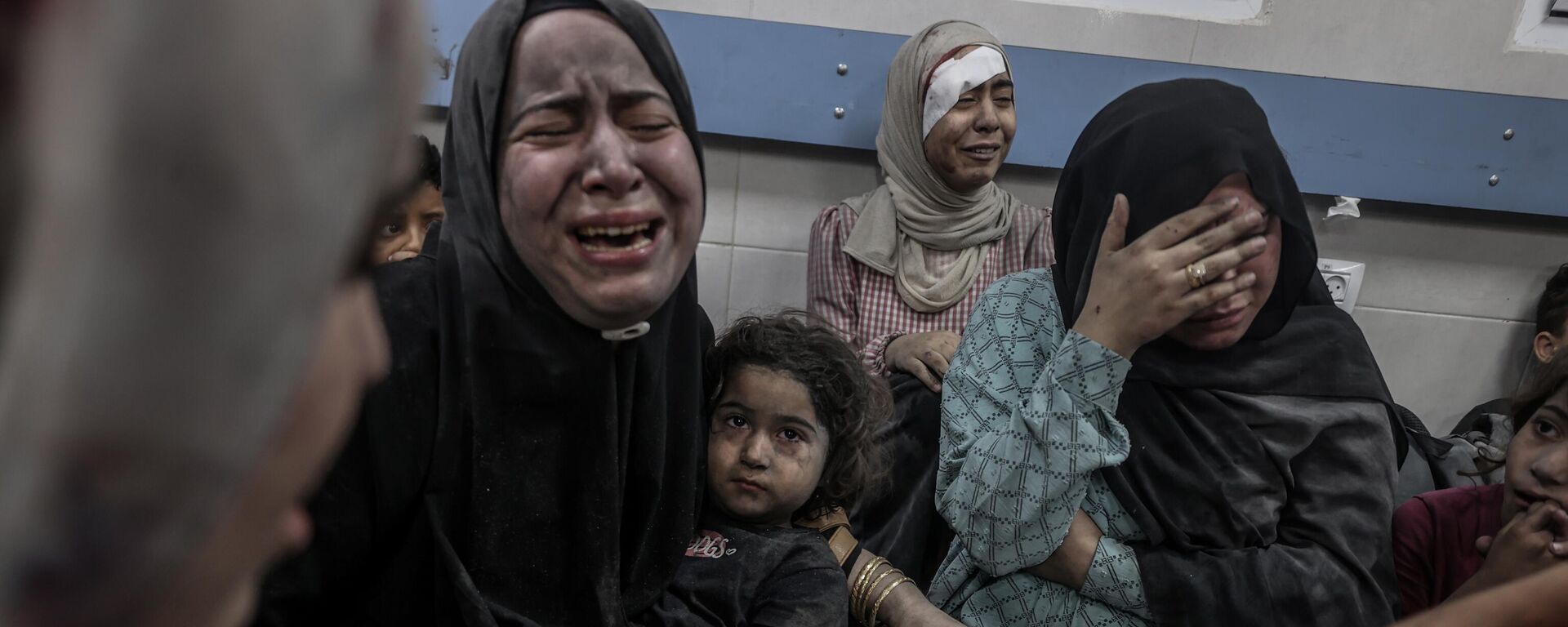 Gazze'deki Sağlık Bakanlığı Sözcüsü: İsrail'in Gazze'deki El-Ehli Baptist Hastanesi'ni bombalaması sonucu ölü sayısı 500'e yükseldi. Saldırı sonucu çok sayıda yarılı, Gazze kentindeki Şifa hastanesine kaldırıldı. - Sputnik Türkiye, 1920, 18.10.2023