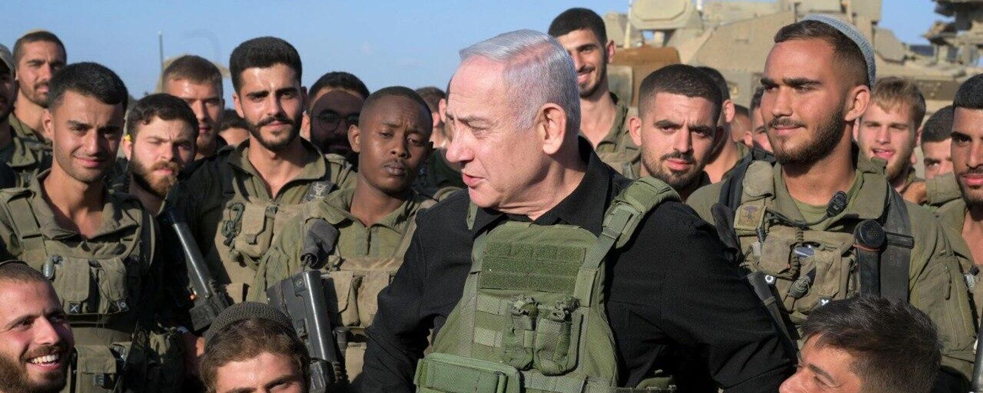 İsrail Başbakanı Benyamin Netanyahu, Gazze sınırı yakınlarında bulunan askerlerle bir araya geldi.
 - Sputnik Türkiye, 1920, 24.10.2023