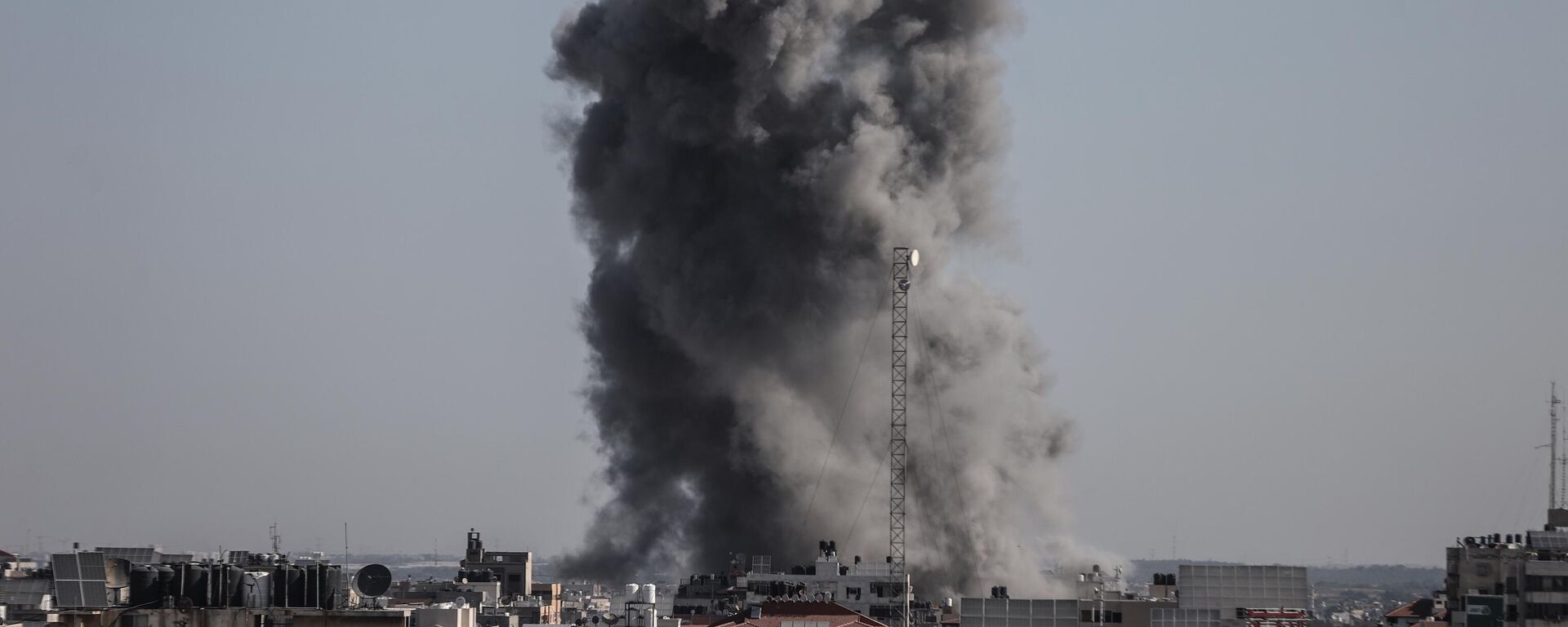 İsrail ordusunun Gazze Şeridi'ndeki Nuseyrat Mülteci Kampı'nda bulunan çarşıyı bombaladı - Sputnik Türkiye, 1920, 22.10.2023