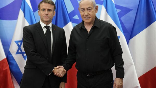 Fransa Cumhurbaşkanı Macron İsrail Başbakanı Benyamin Netanyahu - Sputnik Türkiye