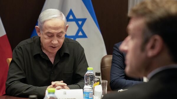 Fransa Cumhurbaşkanı Macron İsrail Başbakanı Benyamin Netanyahu - Sputnik Türkiye