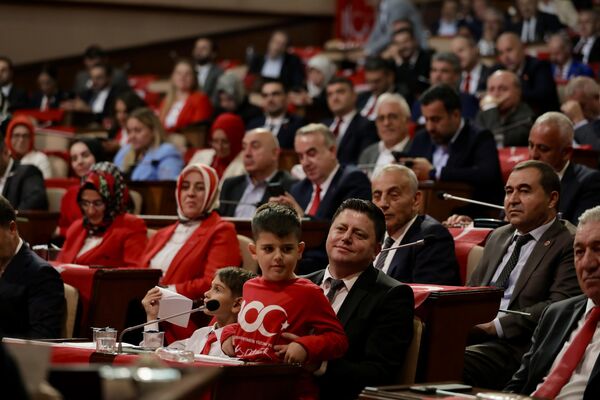  İstanbul Büyükşehir Belediyesi (İBB) Meclisi'nde Cumhuriyet'in 100. yılı kapsamında özel oturum yapıldı. - Sputnik Türkiye