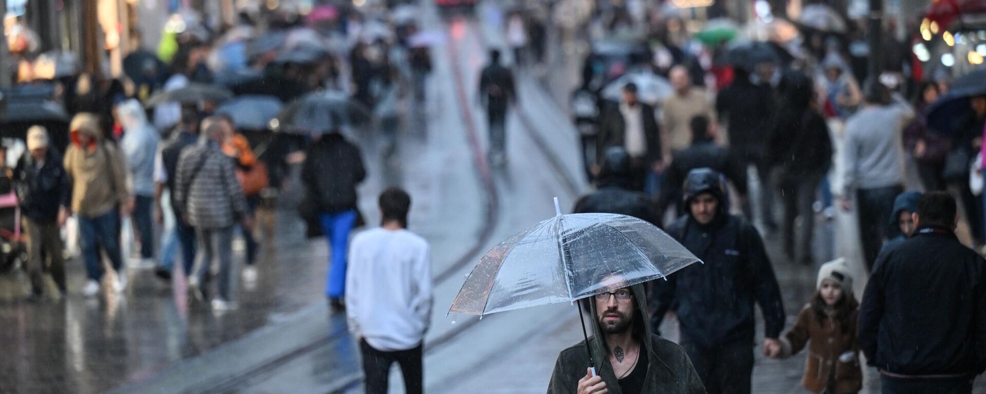 İstanbul yağmur, İstiklal Caddesi - Sputnik Türkiye, 1920, 31.07.2024