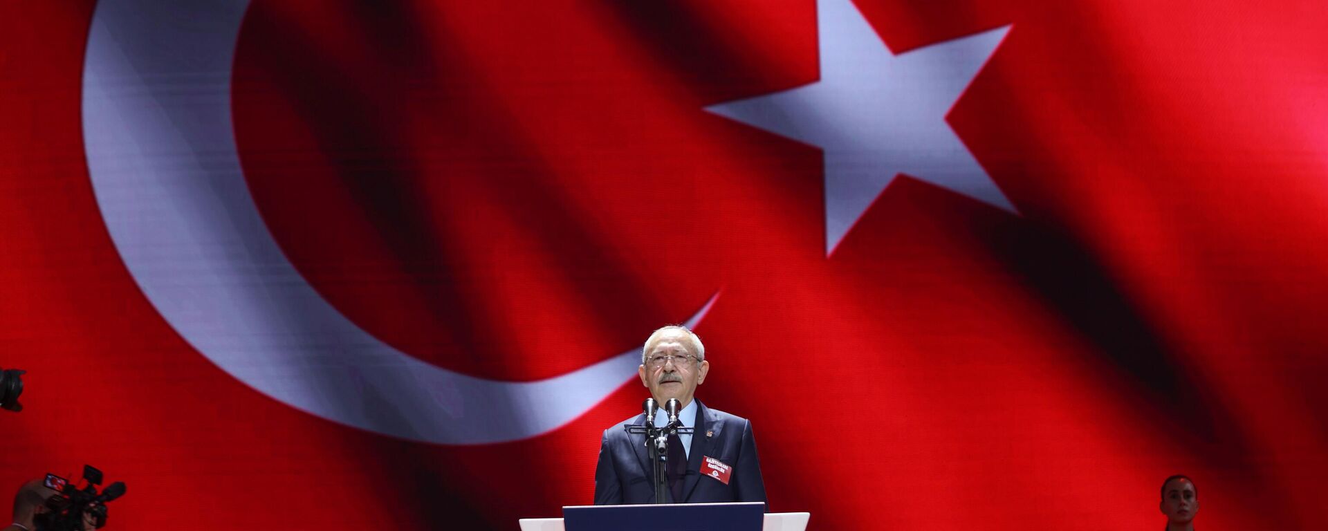 Cumhuriyet Halk Partisi Genel Başkanı Kemal Kılıçdaroğlu, CHP 38. Olağan Kurultay’ı açılış konuşmasını gerçekleştirdi. CHP lideri Kılıçdaroğlu’na, eşi Sayın Selvi Kılıçdaroğlu da eşlik etti. - Sputnik Türkiye, 1920, 27.06.2025
