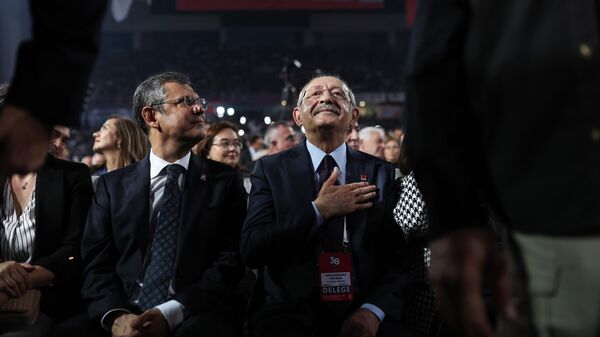 Cumhuriyet Halk Partisi Genel Başkanı Kemal Kılıçdaroğlu, CHP 38. Olağan Kurultay’ı açılış konuşmasını gerçekleştirdi. CHP lideri Kılıçdaroğlu’na, eşi Sayın Selvi Kılıçdaroğlu da eşlik etti. - Sputnik Türkiye