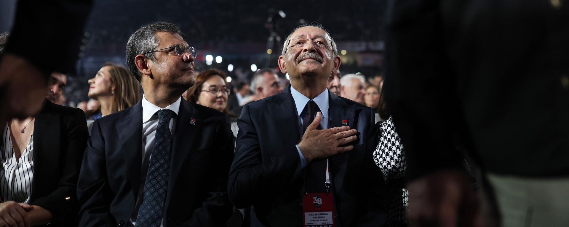 Cumhuriyet Halk Partisi Genel Başkanı Kemal Kılıçdaroğlu, CHP 38. Olağan Kurultay’ı açılış konuşmasını gerçekleştirdi. CHP lideri Kılıçdaroğlu’na, eşi Sayın Selvi Kılıçdaroğlu da eşlik etti. - Sputnik Türkiye, 1920, 26.05.2025