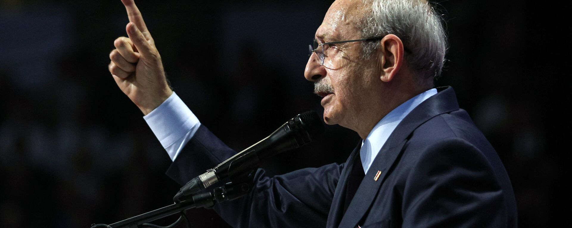 Cumhuriyet Halk Partisi Genel Başkanı Kemal Kılıçdaroğlu, CHP 38. Olağan Kurultay’ı açılış konuşmasını gerçekleştirdi. CHP lideri Kılıçdaroğlu’na, eşi Sayın Selvi Kılıçdaroğlu da eşlik etti.  - Sputnik Türkiye, 1920, 27.10.2024