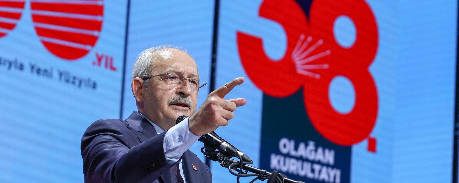 Cumhuriyet Halk Partisi Genel Başkanı Kemal Kılıçdaroğlu, CHP 38. Olağan Kurultay’ı açılış konuşmasını gerçekleştirdi. CHP lideri Kılıçdaroğlu’na, eşi Sayın Selvi Kılıçdaroğlu da eşlik etti.  - Sputnik Türkiye, 1920, 11.07.2024