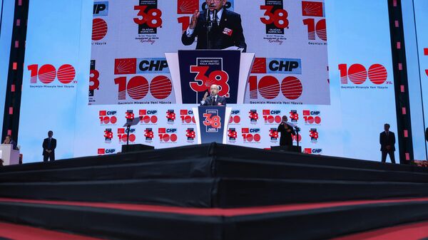 Cumhuriyet Halk Partisi Genel Başkanı Kemal Kılıçdaroğlu, CHP 38. Olağan Kurultay’ı açılış konuşmasını gerçekleştirdi. CHP lideri Kılıçdaroğlu’na, eşi Sayın Selvi Kılıçdaroğlu da eşlik etti.  - Sputnik Türkiye