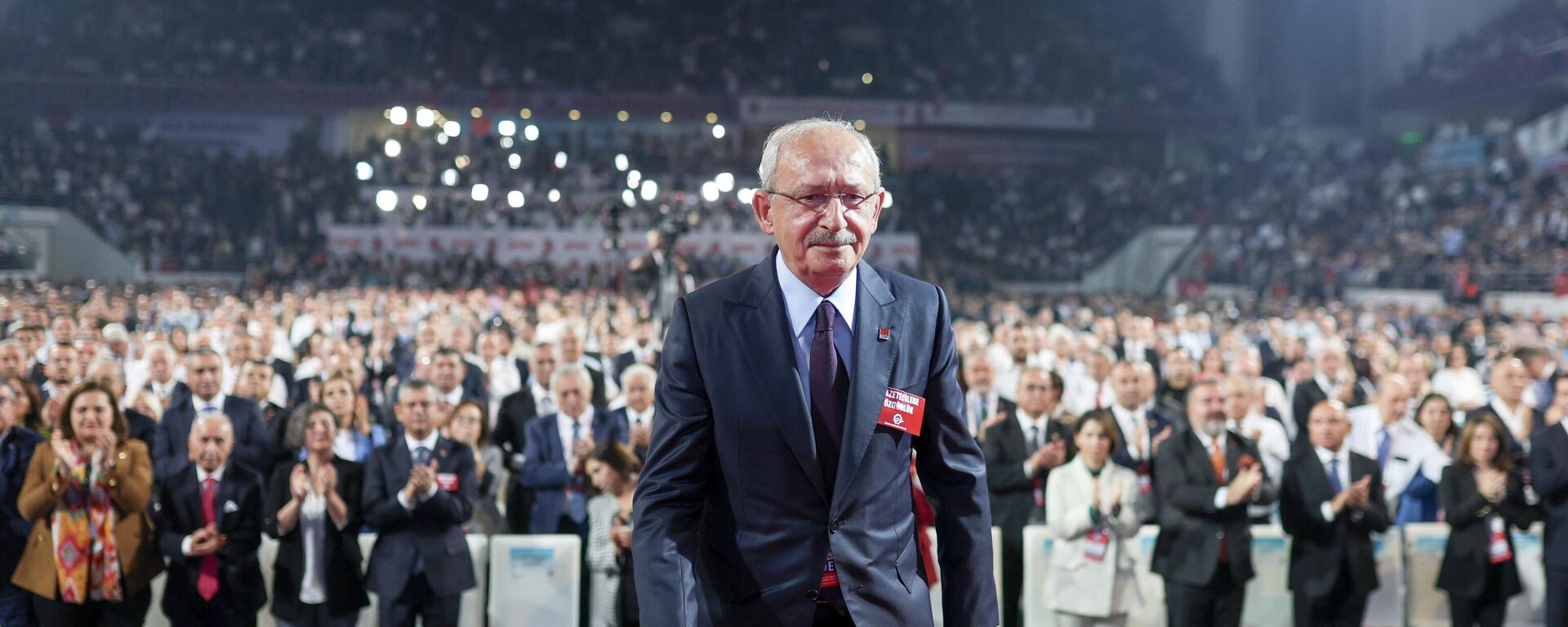 Cumhuriyet Halk Partisi Genel Başkanı Kemal Kılıçdaroğlu, CHP 38. Olağan Kurultay’ı açılış konuşmasını gerçekleştirdi. CHP lideri Kılıçdaroğlu’na, eşi Sayın Selvi Kılıçdaroğlu da eşlik etti.  - Sputnik Türkiye, 1920, 03.04.2025