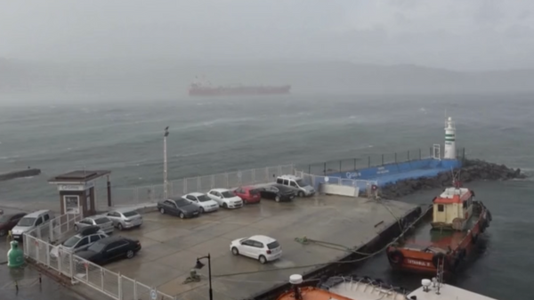 Çanakkale Boğazı'nda transit gemi geçişlerine fırtına engeli - Sputnik Türkiye
