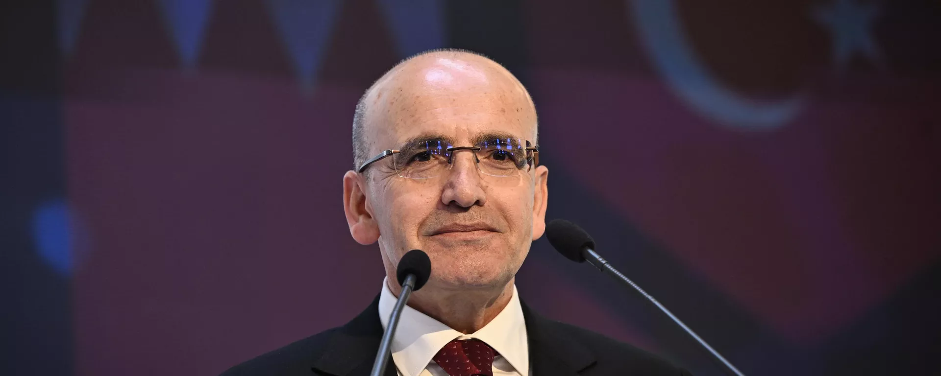 Hazine ve Maliye Bakanı Mehmet Şimşek, Uluslararası İşbirliği Platformu (International Cooperation Platform) ile Körfez Araştırma Merkezi (The Gulf Research Center) tarafından düzenlenen, Körfez Ülkeleri İşbirliği Konseyi (GCC) - Türkiye Ekonomik Forumu 2023 etkinliğinin açılışına katılarak konuşma yaptı.  (  - Sputnik Türkiye, 1920, 27.11.2023