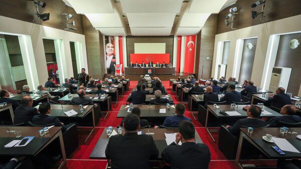 Cumhuriyet Halk Partisi Genel Başkanı Özgür Özel, CHP Genel Merkezi’nde düzenlenen CHP İl Başkanları Toplantına başkanlık etti. - Sputnik Türkiye