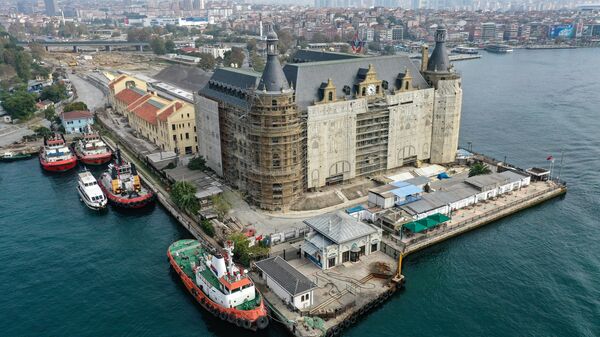 Kadıköy rıhtımında bulunan Haydarpaşa Garı'nın yapımına, devrin Osmanlı Padişahı 2. Abdülhamit'in emriyle 30 Mayıs 1906'da başlandı. - Sputnik Türkiye