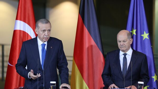 Cumhurbaşkanı Recep Tayyip Erdoğan, Almanya Başbakanı Olaf Scholz ile düzenlediği basın toplantısında - Sputnik Türkiye